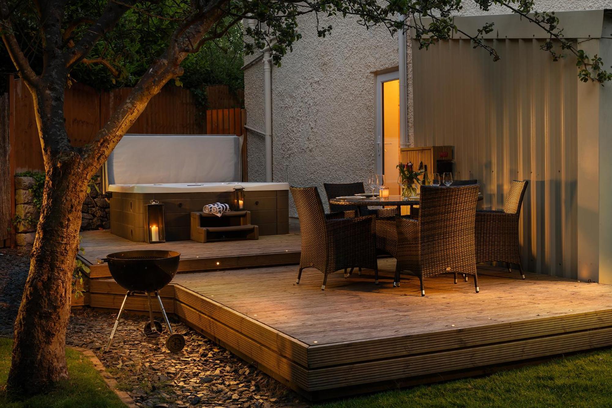 The Coachhouse - Cottage With Private Hot Tub Colwyn Bay Exterior photo