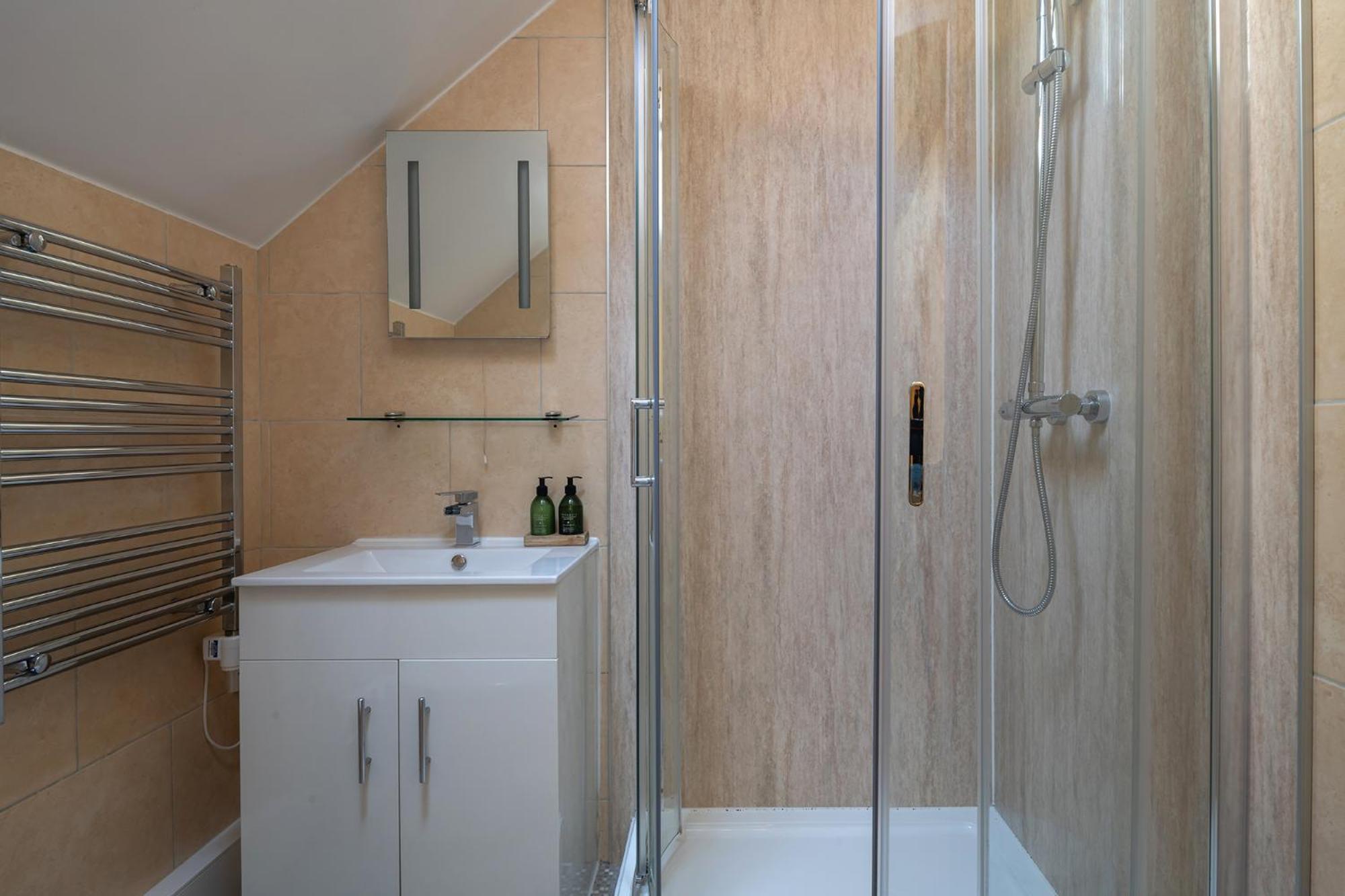 The Coachhouse - Cottage With Private Hot Tub Colwyn Bay Exterior photo